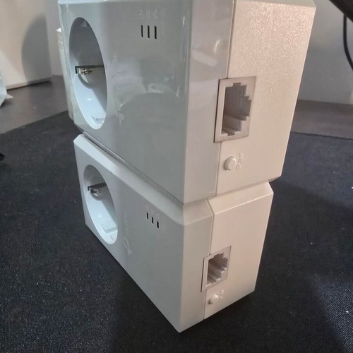 TP-LINK TL-PA4010P v1 Powerline with Passthrough Socket and Ethernet Port used