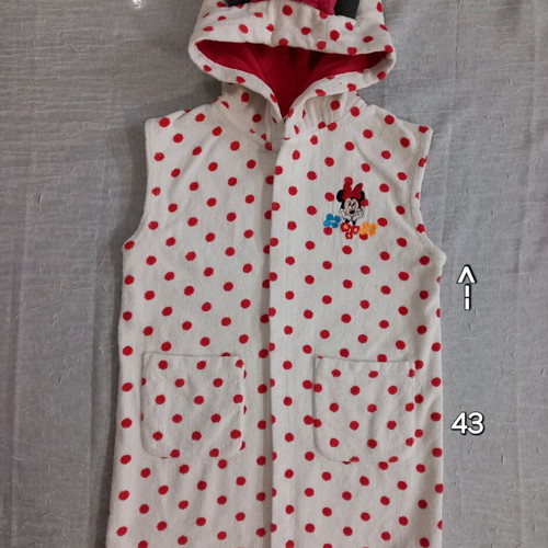 Children's sleeveless bathrobes like new, pack of two for 5 years old