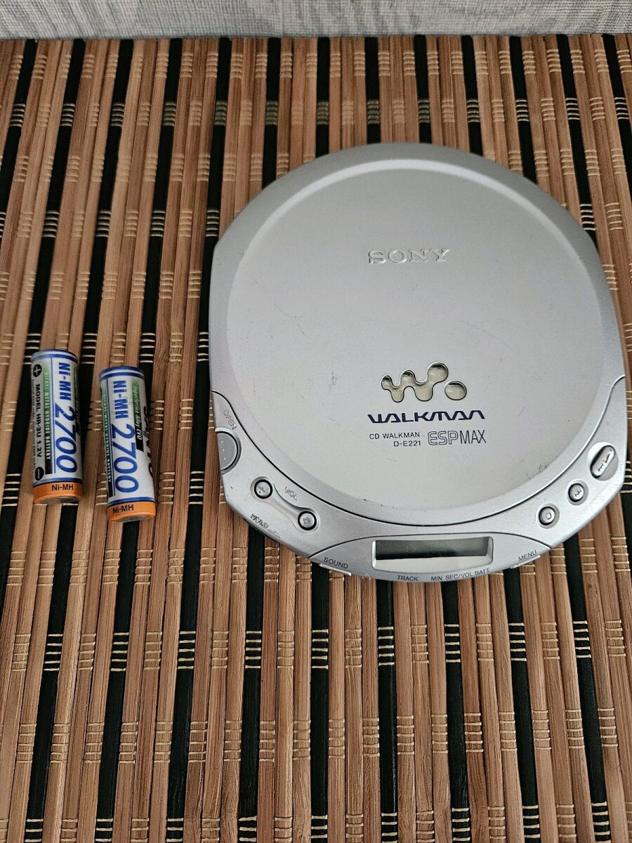 Sony CD Walkman D-E221 like new,… - € 50,00 - Vendora.cy