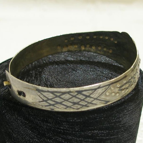Ottoman silver bracelet 19th century with carved details and sabati enamel