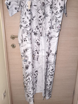 Authentic Japanese women's kimono new with tags, size M, floral design