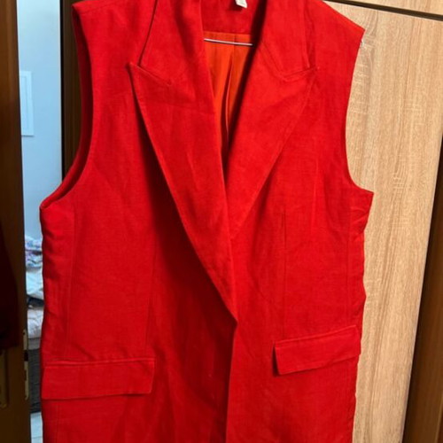 H&M red vest like new, size L