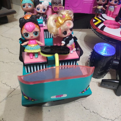 Lol Surprise Remix 4-in-1 Airplane with 8 dolls like new