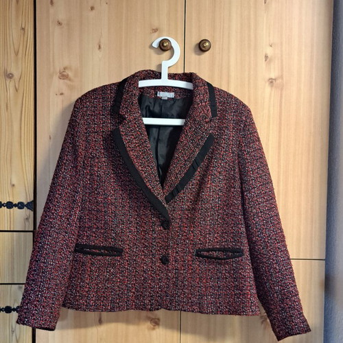 Chris women's wool jacket like new, red and black, size 5XL