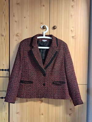 Chris women's wool jacket like new, red and black, size 5XL