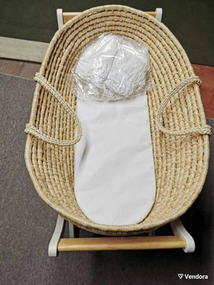 Baby Moses basket like new with wooden stand and mattress