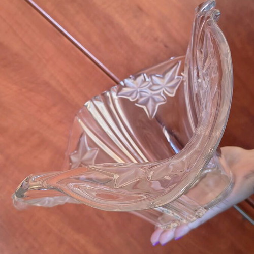 Glass fruit bowl with designs like new