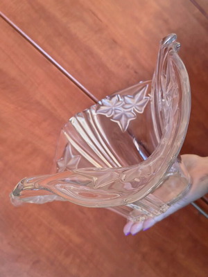 Glass fruit bowl with designs like new