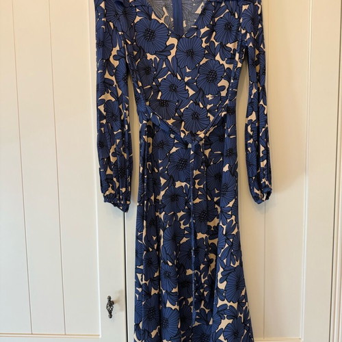 Traffic People floral dress blue with beige background like new