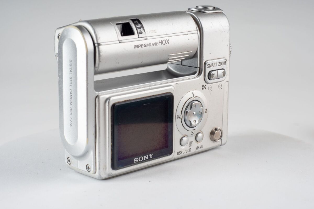 Sony Cyber-shot DSC-F77A digital camera… - € 225,00 - Vendora.cy