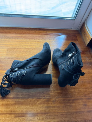 Heeled ankle boots like new, size 37