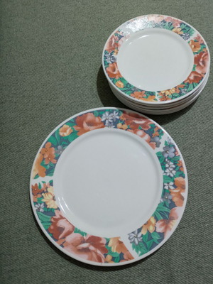 Dinnerware set with large platter