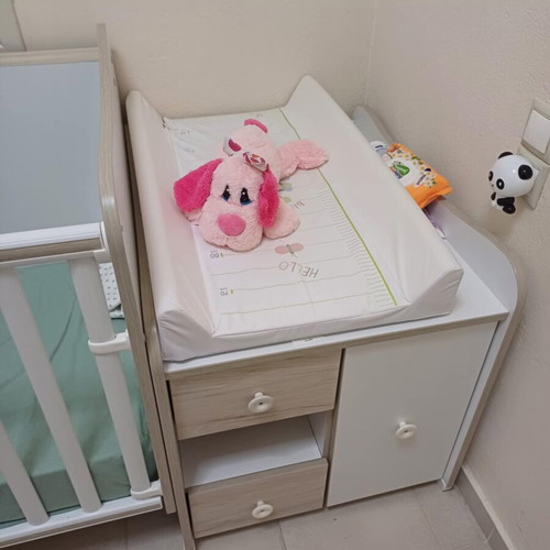 Baby crib like new with integrated changing table and storage space