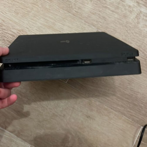 PlayStation 4 Slim 500GB like new