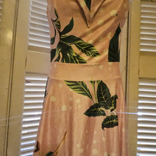 Pink tropical dress with leaf print like new, size S
