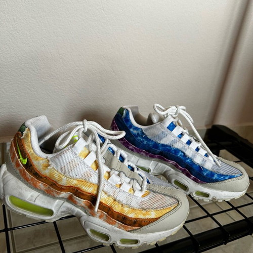 Nike Air Max 95 DJ4594-100 kids athletic shoes used, multicolor, size 35.5