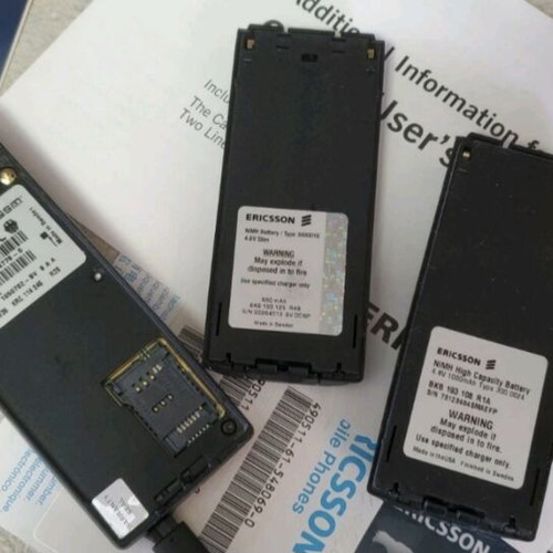 Ericsson GA 628 phone used, boxed with charger and instructions