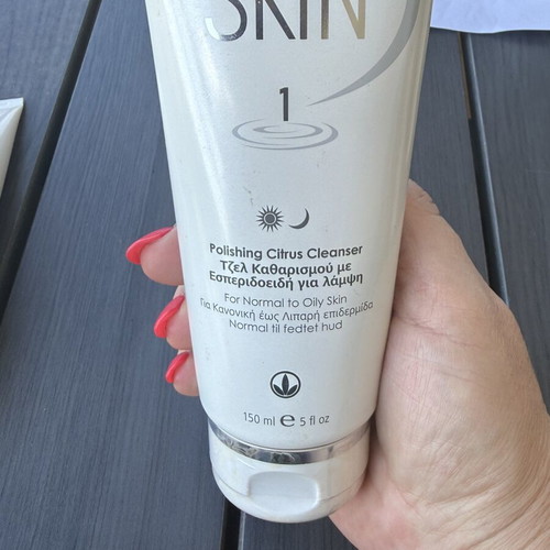 Herbalife skincare set like new with citrus gel, berry scrub, and clay mask