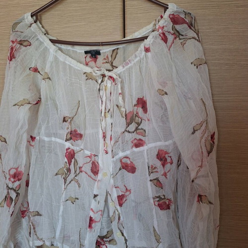 Women's spring shirt like new, white and red, size M