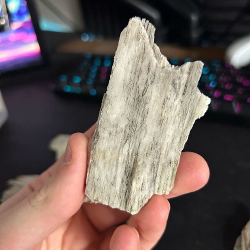 Gypsum crystals with bentonite inclusions from Patra, new