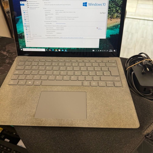 Microsoft Surface 2 1769 13.5-inch touchscreen like new with case and charger