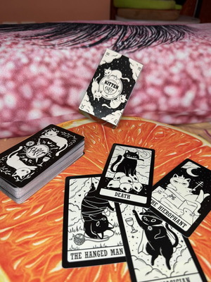 Τράπουλα Kitten Tarot σαν καινούργιο, ασπρόμαυρη εικονογράφηση με γάτες