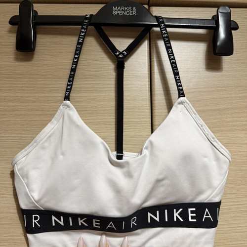 Nike γυμναστηριακό τοπ σαν καινούργιο, μέγεθος S, άσπρο