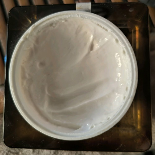 La vie en rose mask orange, lightly used