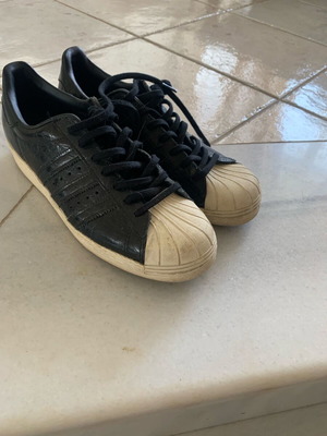 Adidas shoes used in good condition size 41.5