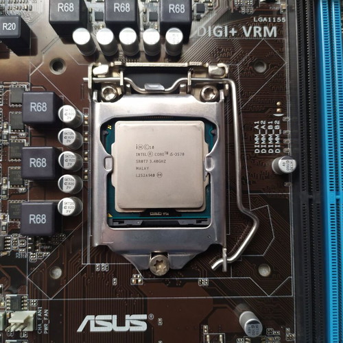 ASUS P8Z77V-LX motherboard with Intel i5 3570 and IO shield