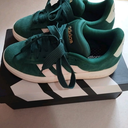 Adidas women's low sneakers size 38 2/3 like new, green