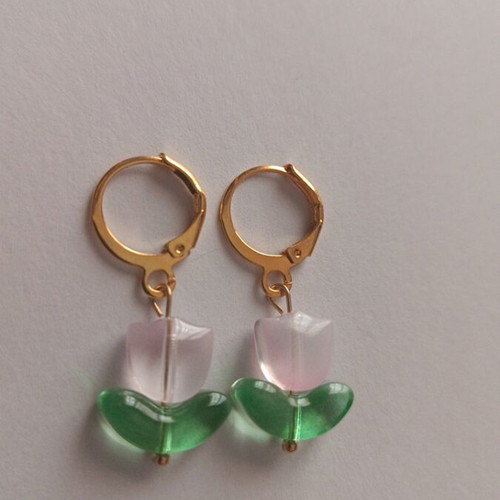 Tulip earrings new with gold clasp