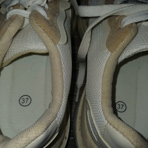 Women's athletic shoes used, size 37, beige