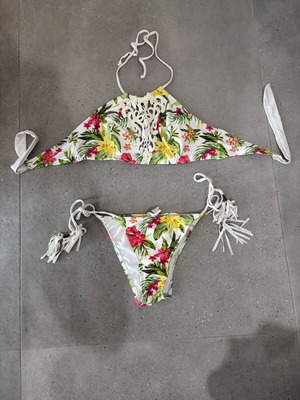 Bluepoint floral swimsuit size 36 like new