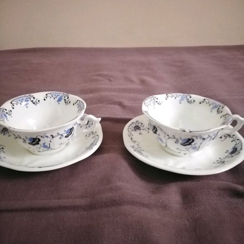 Set of 2 collectible vintage coffee cups with saucers like new