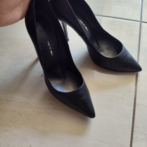 Mourtzi black pumps size 39 like new