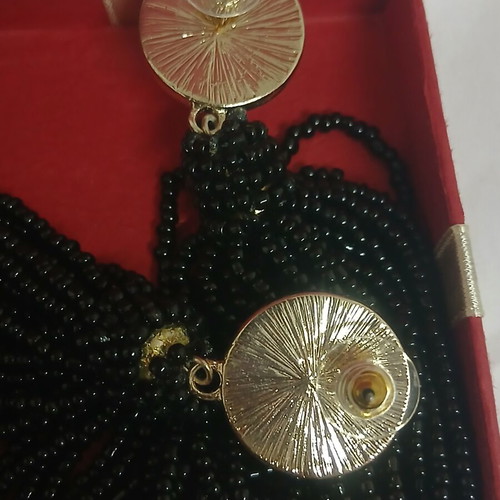 Long earrings with black beads and gold tone, 12 cm