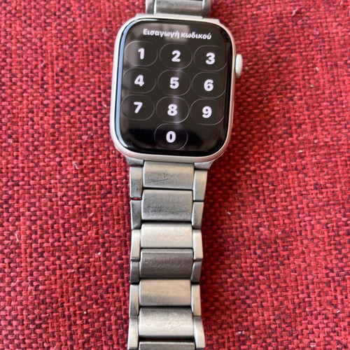 Apple Watch Series 8 GPS like new with charger