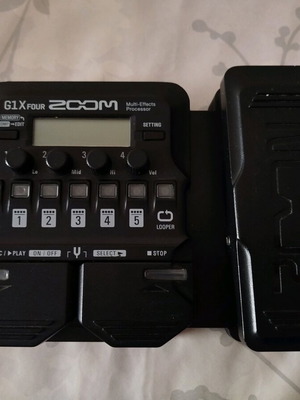 Zoom G1Xfour electric guitar pedal like new