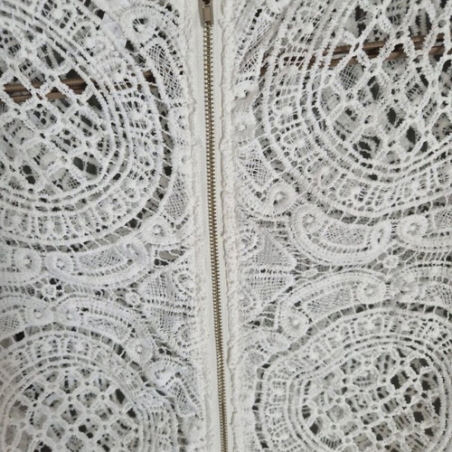 Lace top like new, size Small, white, long-sleeve with zipper
