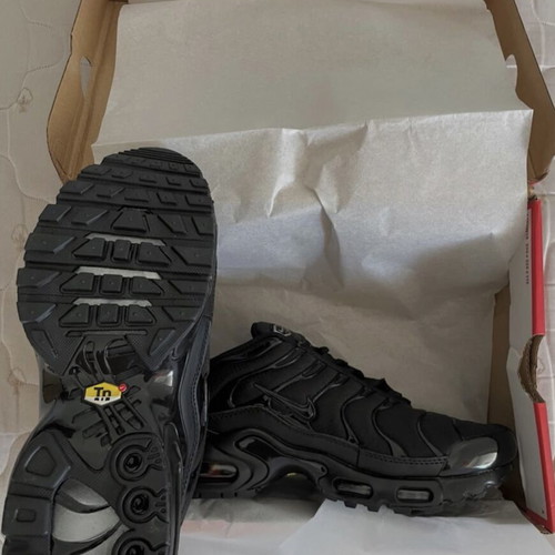 Nike TN sneakers, black, iconic dynamic design