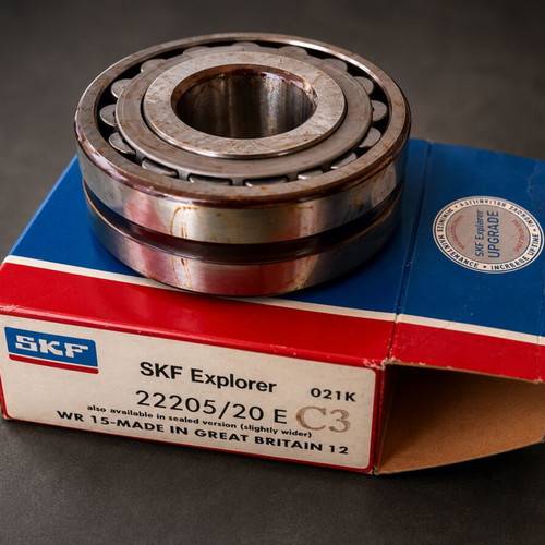 SKF 22205/20 E C3 Self-Aligning Roller Bearings Set of 2 New