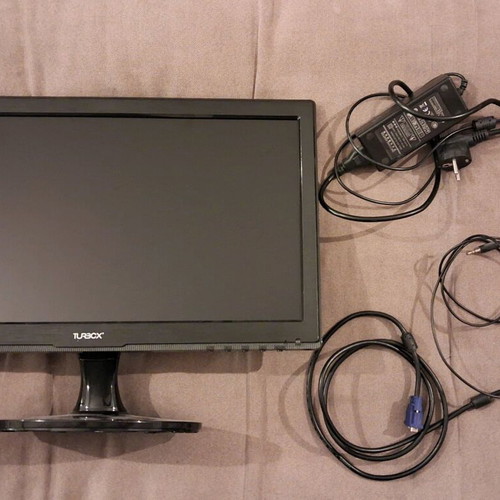 TurboX TX-195 ELM computer monitor like new, 55 cm diagonal