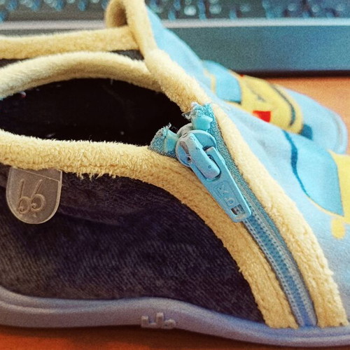 Babybotte boys slippers with zipper like new, size 25, gray and yellow