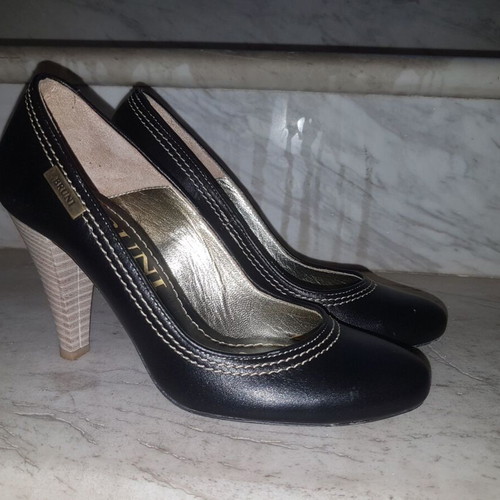 Bruni black pumps used, soft leather, size 36