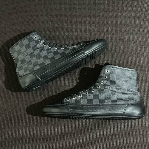 Louis Vuitton Damier Graphite Sneakers like new, size 43.5, black/gray