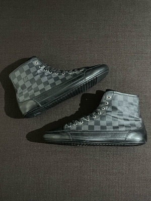 Louis Vuitton Damier Graphite Sneakers like new, size 43.5, black/gray