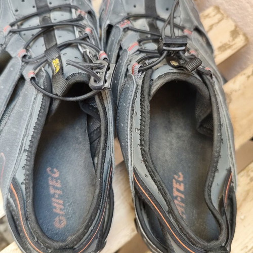 Hi-Tec M-D Traction outdoor caged sandals size 42, grey