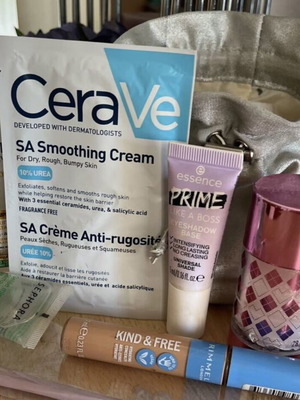 Beauty Bazaar ασημένιο πουγκί με καλλυντικά σαν καινούργιο, 7 τεμ.