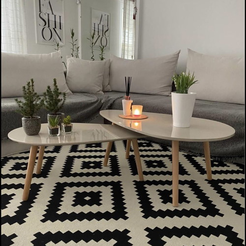 Coffee table set new with glossy lacquer surface and solid legs